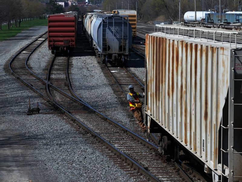 FGLK locomotive and rail equipment